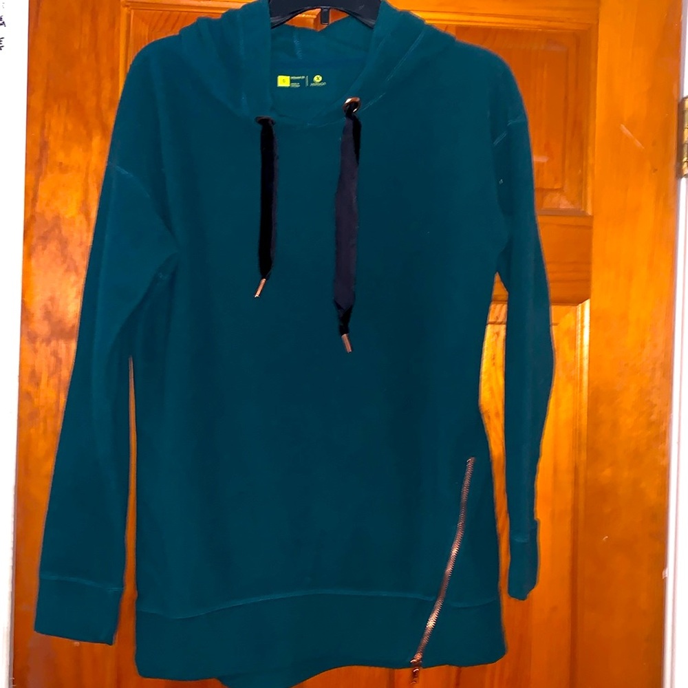 Woman, small relaxed, fit fleece.